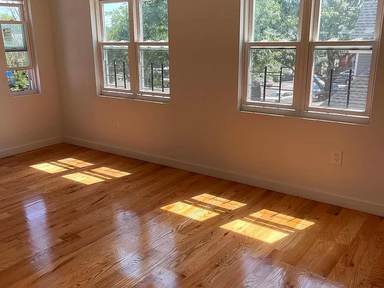 10816 Pinegrove St — Photo 1