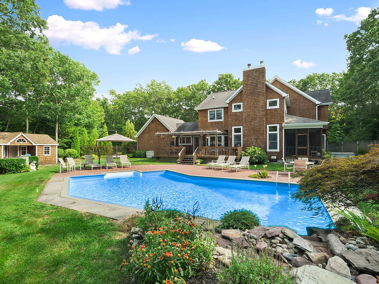 Southampton Rental With a Beautiful Backyard — Photo 1