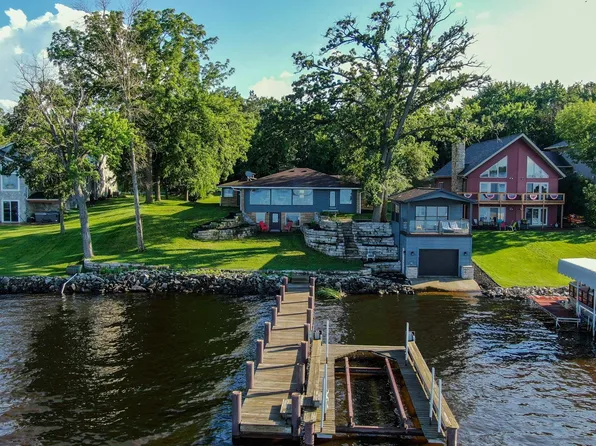 3910 Highland Shore Ln, Oshkosh, WI 54904