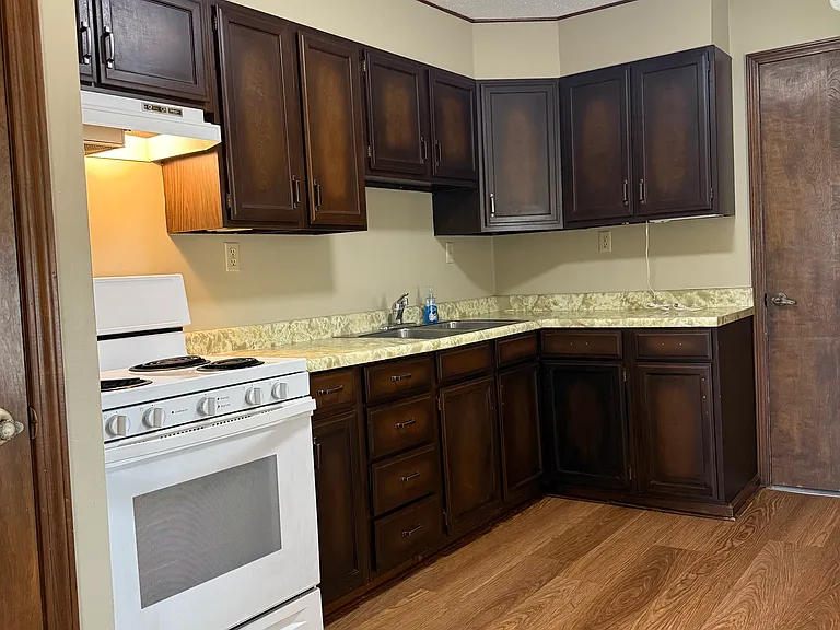325 Woodlawn Ave — Photo 6