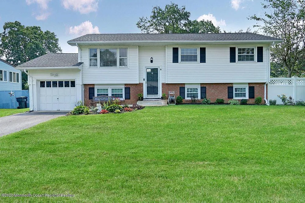 1455 Windsor Ave photo 1