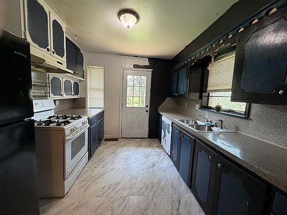 5th image of 2000 Andover Ct
