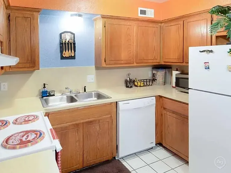 Summerplace Apartments — Photo 19