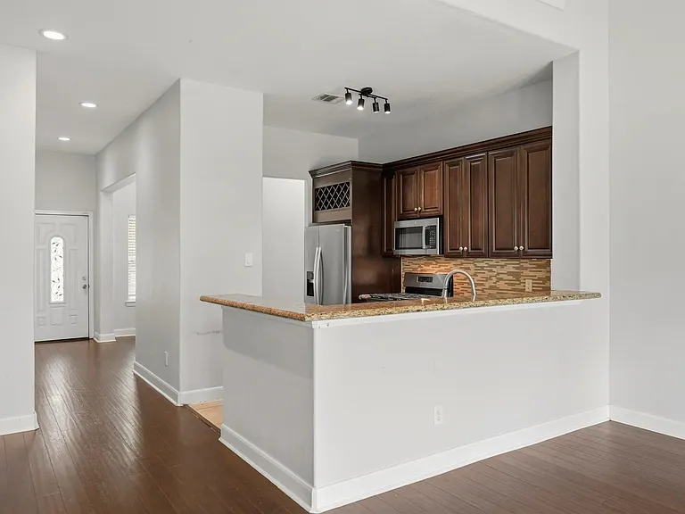 2410 Ranna Ct — Photo 6