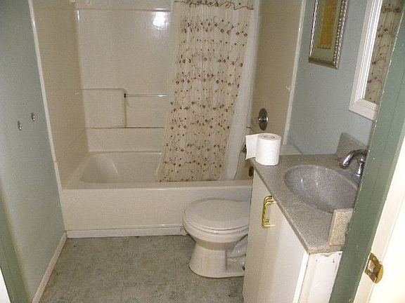 5th image of 916 Meadow Dr