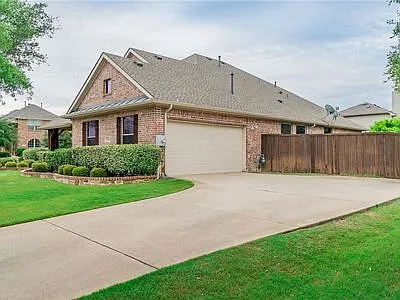 644 Maize Rd — Photo 3