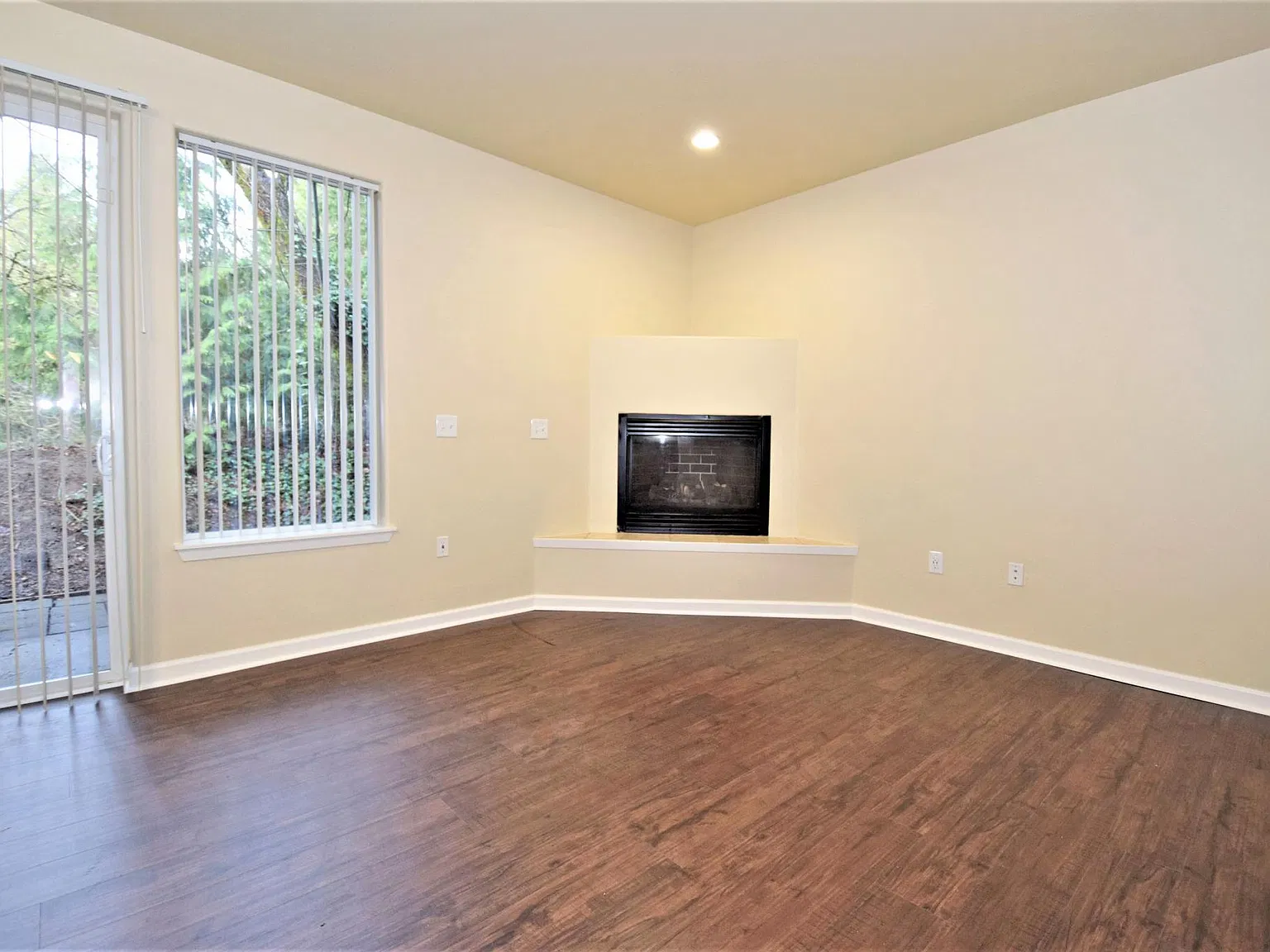 3 bed, 1420 sqft, $2,349 — Photo 4