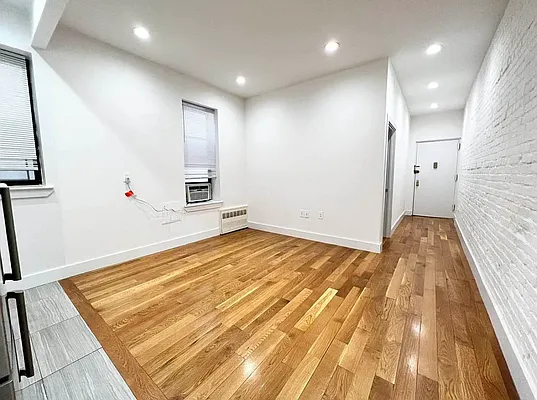 Rented by EastMount Realty LLC | media 3