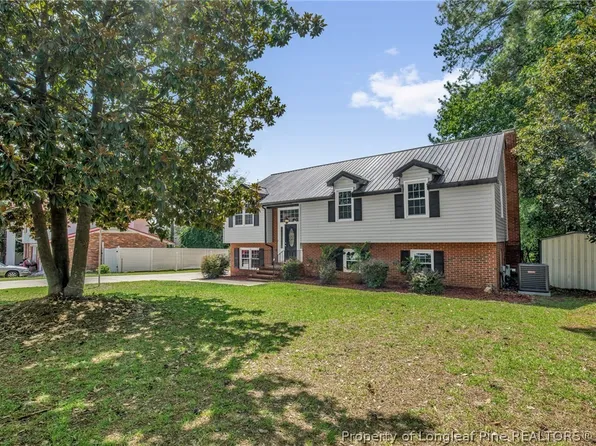 3614 Lakeshore Dr, Hope Mills, NC 28348
