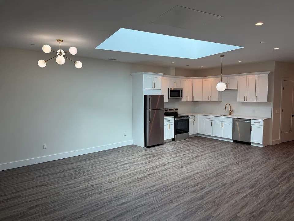 175 E Main St #5