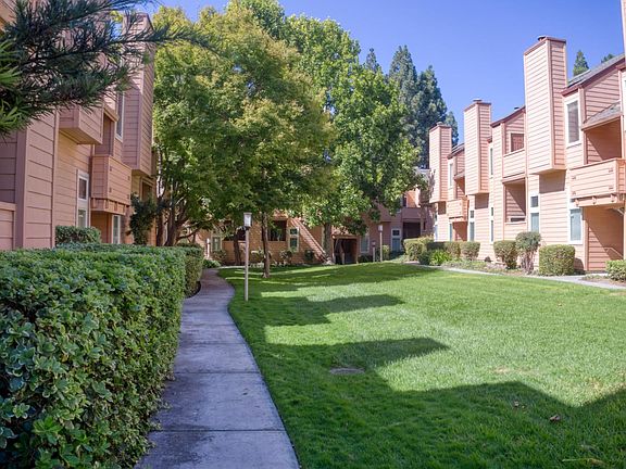 3rd image of 297 Sumba Ct