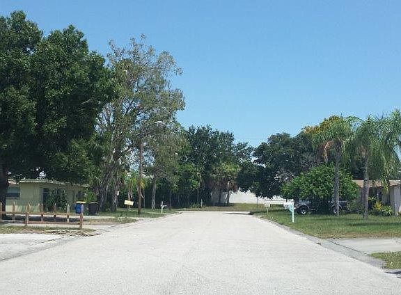 3rd image of 2075 Camellia Dr