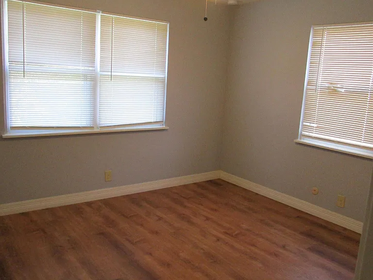 804 S Elm St #4 — Photo 5