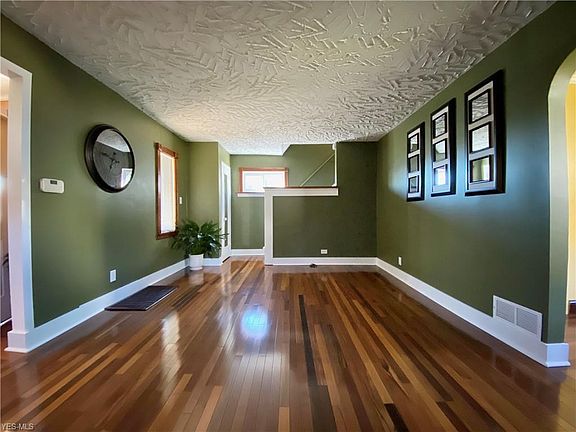 4th image of 635 Keller St