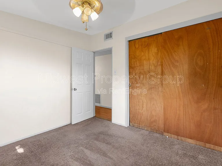 800 Bobbins Ln — Photo 12