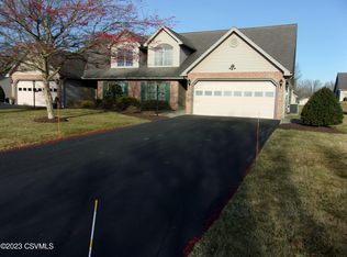 26 Rolling Ridge Dr, Milton, PA 17847