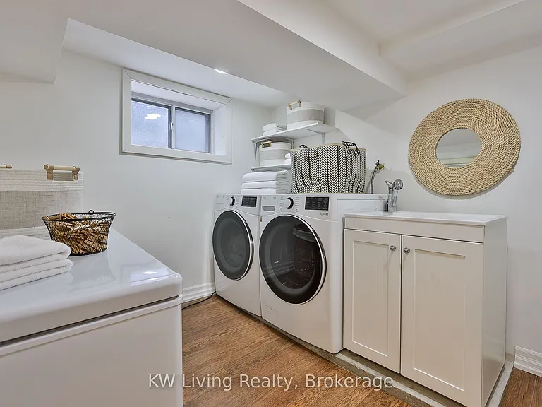 452 Davisville Ave — Photo 23