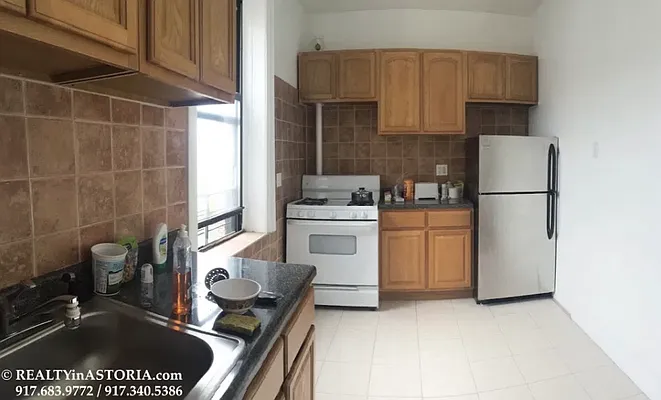 Rented by Alexiou Realty | media 4