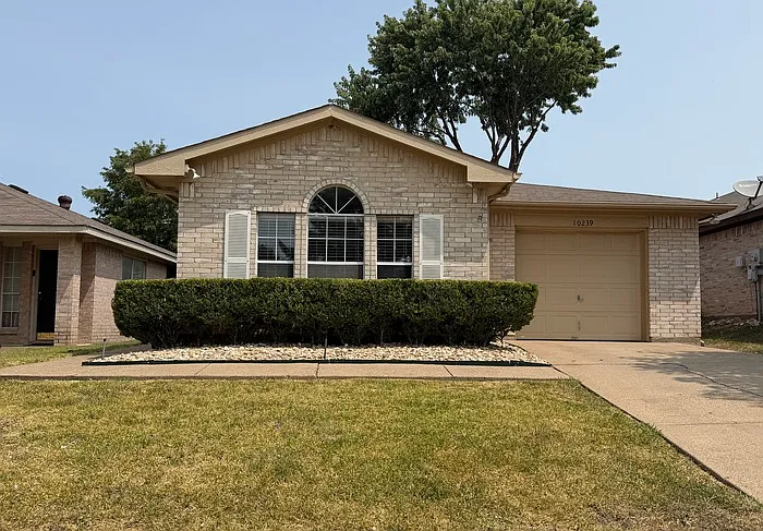 3 bed, 2.0 bath, 1259 sqft, $1,795 — Photo 1