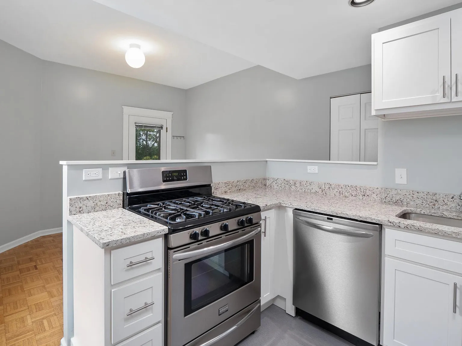 5803 Waterman Blvd — Photo 4