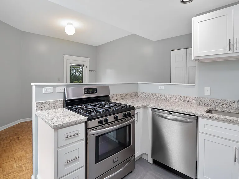5803 Waterman Blvd #3W — Photo 4