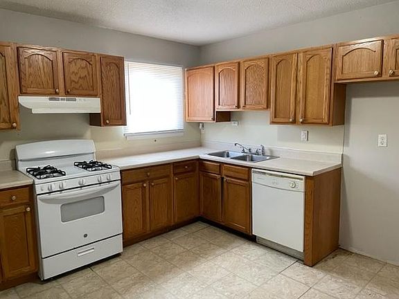 3rd image of 10516 Trask Dr