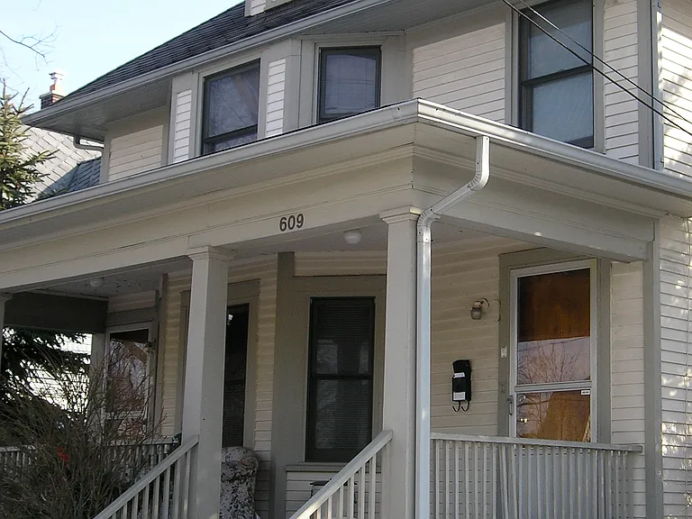 607 W Madison St — Photo 2