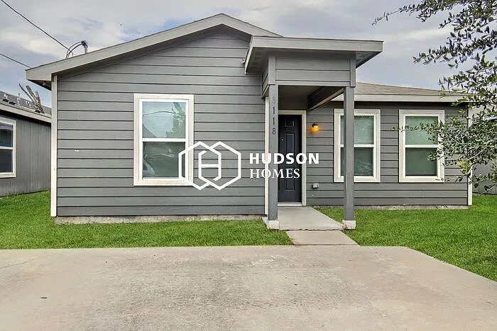 3 bed, 2.0 bath, 1090 sqft, $1,549 — Photo 1