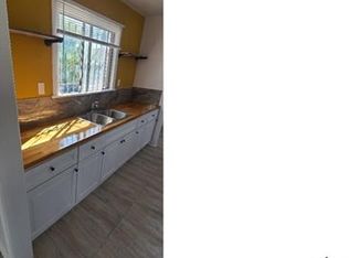 1058 W 105th St, Los Angeles, CA 90044