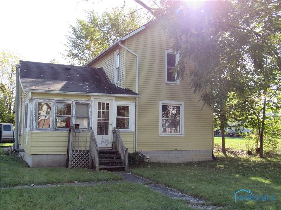 1st image of 704 Mill St