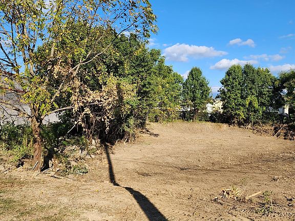 5th image of 9020 Goldpark Dr