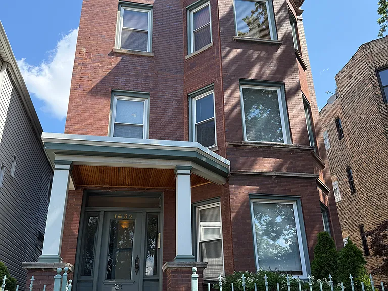 1632 W Nelson St #2 — Photo 1