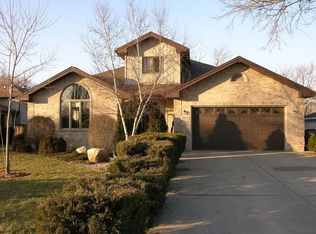 8644 W 73rd St, Justice, IL 60458
