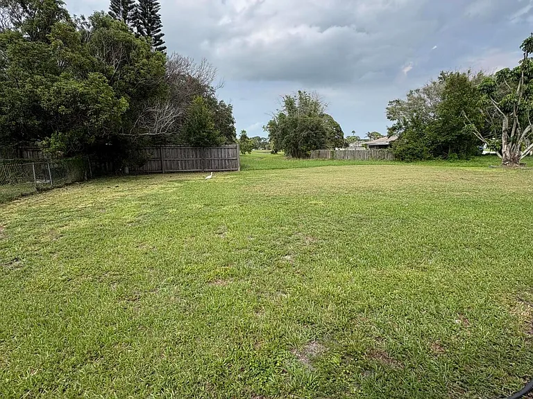 285 NE Floresta Dr — Photo 5