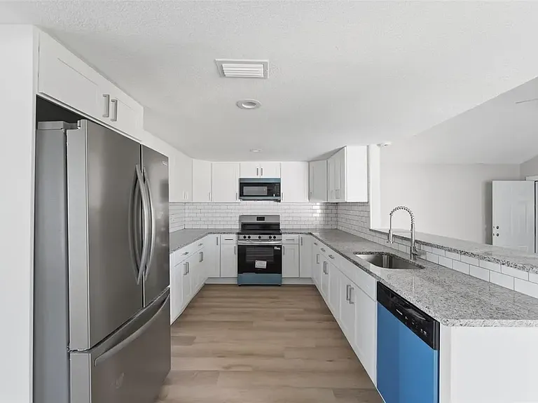 7608 Yachtsman Dr — Photo 5