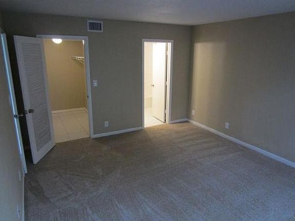 3rd image of 8735 Ramblewood Dr APT 110
