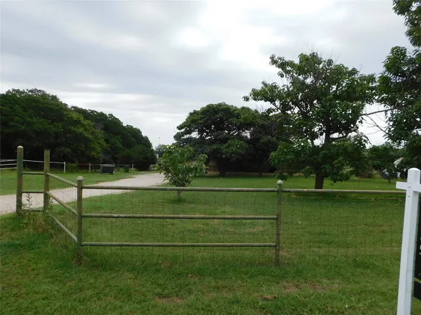 182 Finneyoaks Ln, Weatherford, TX 76085