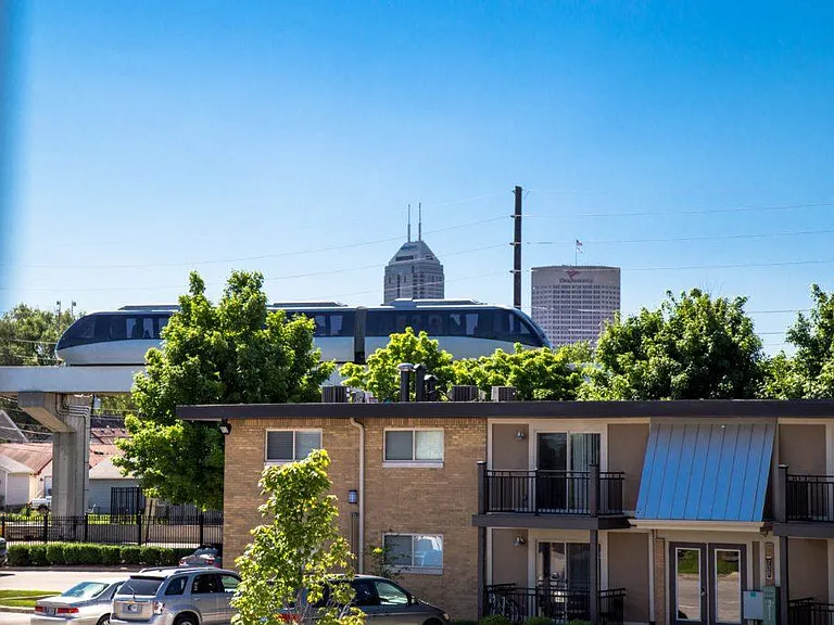 Indiana Flats and Townhomes — Photo 15