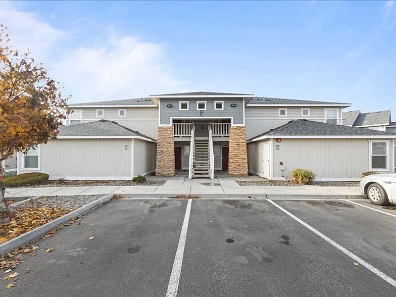 2 bed, 2.0 bath, 938 sqft, $1,425 — Photo 1