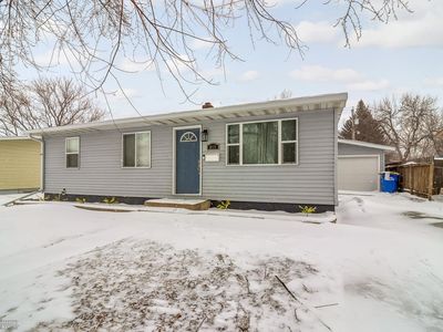 817 32nd St N, Fargo, ND, 58102