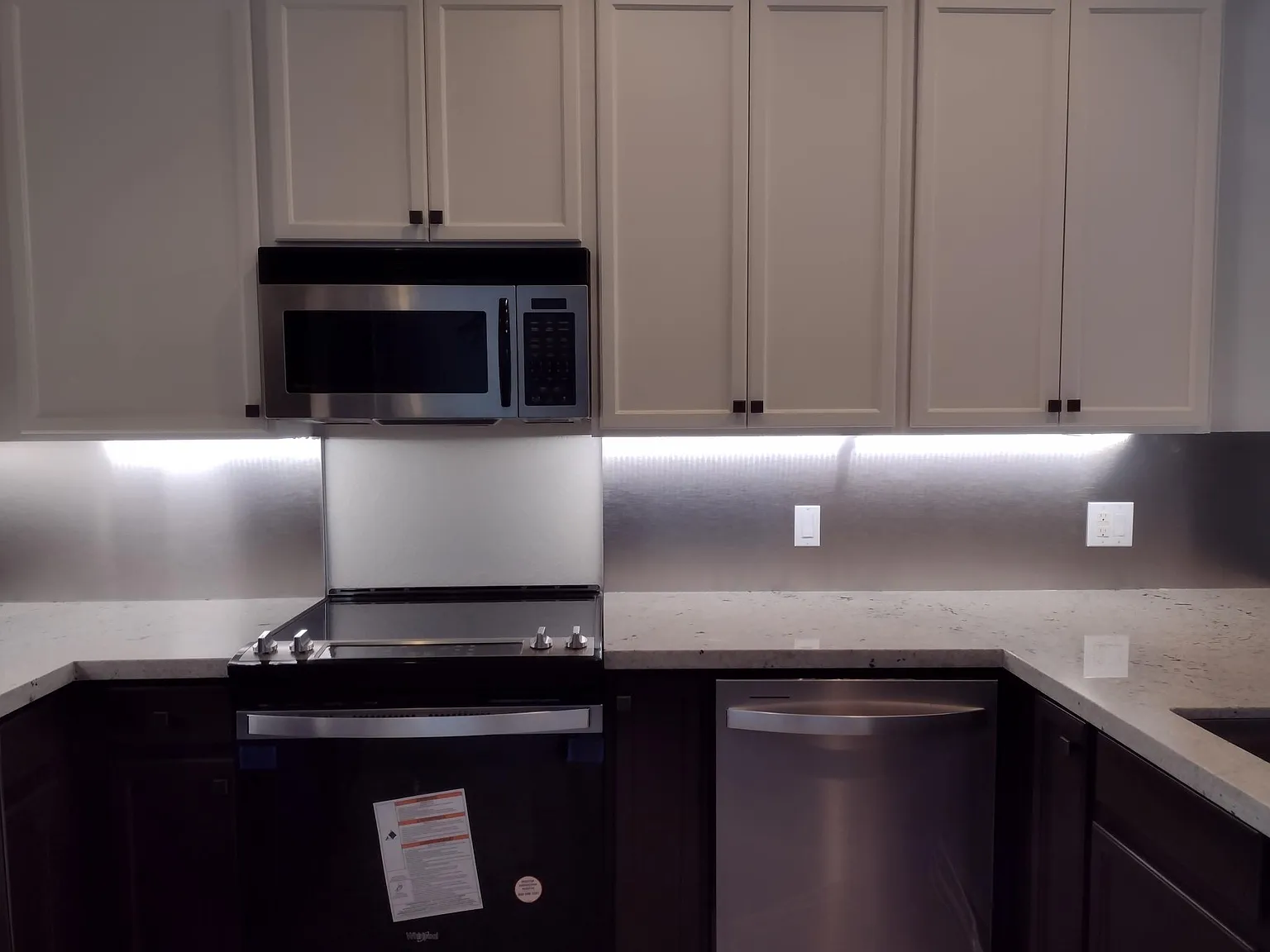 3 bed, 1620 sqft, $4,975 — Photo 4