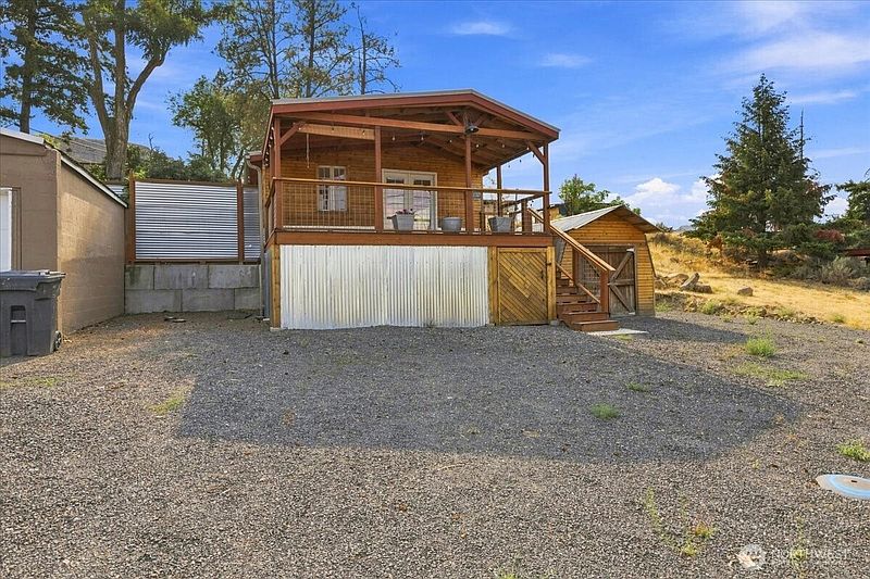 4th image of 810 Spokane Way
