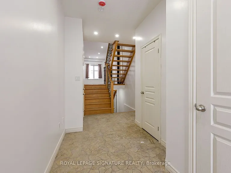 96 Highgate Dr #UPPER LEVEL A — Photo 5