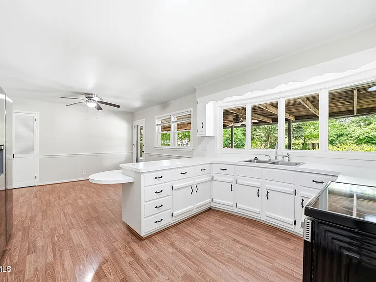 808 Chippendale Rd — Photo 6