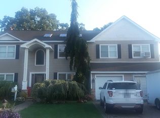 2323 Birch St, Merrick, NY 11566