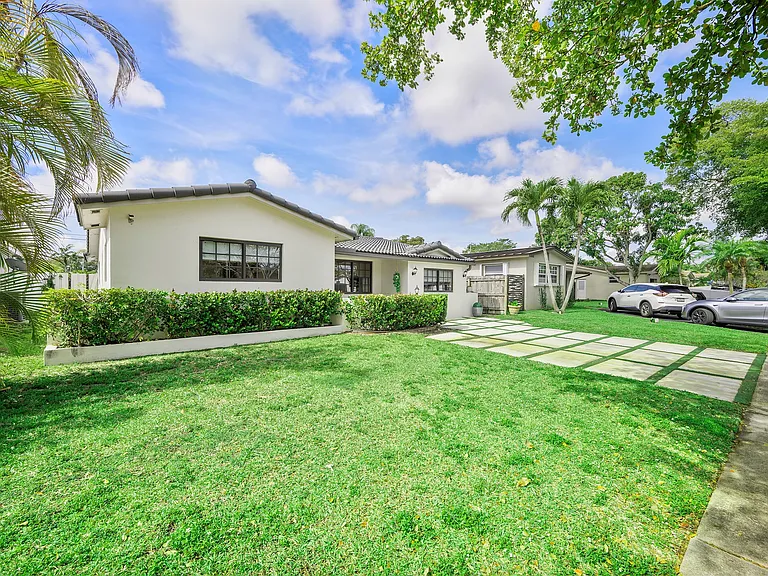 4208 Monroe St — Photo 13