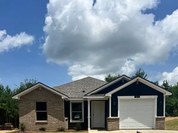 207 Spokane St, Gladewater, TX 75647