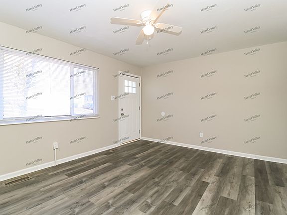 5th image of 230 Manning Ave