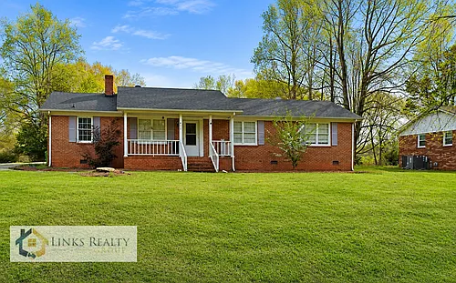 400 Wesley Dr Photo 1
