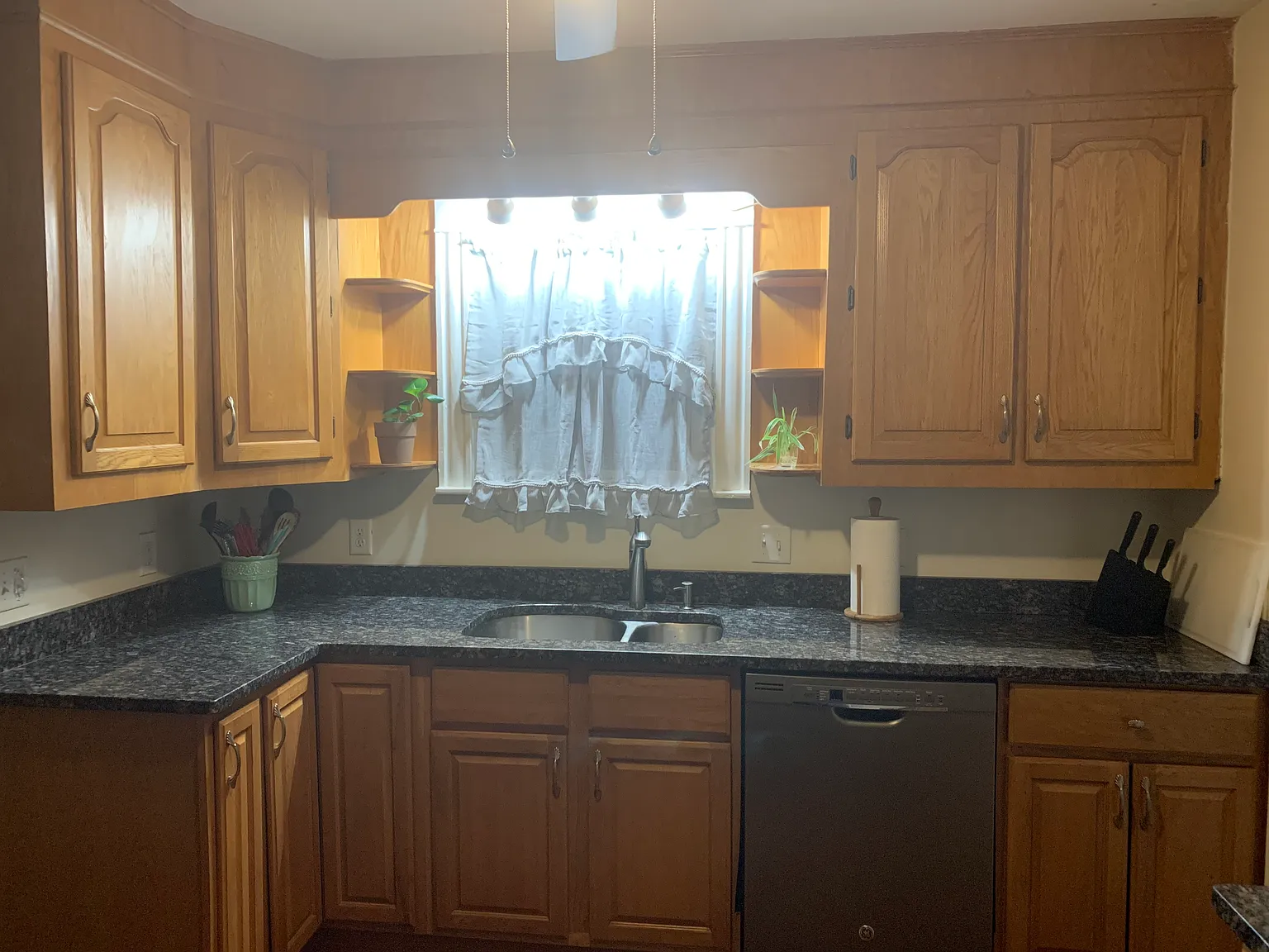 9 Rhodes Ave — Photo 4